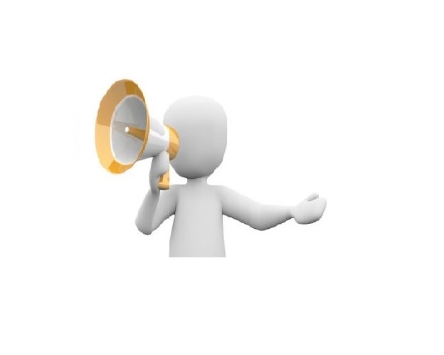 postać z megafonem